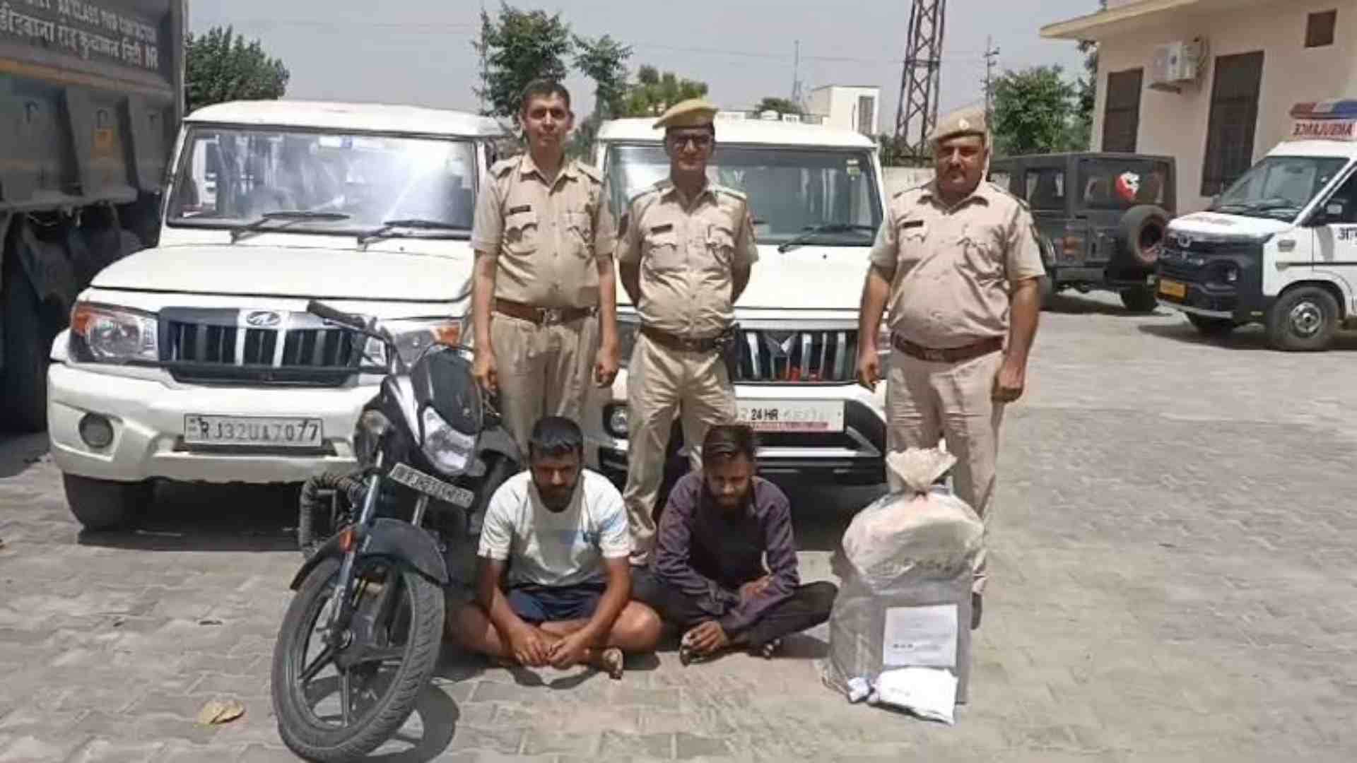 पुलिस की गिरफ्त में आरोपी।
