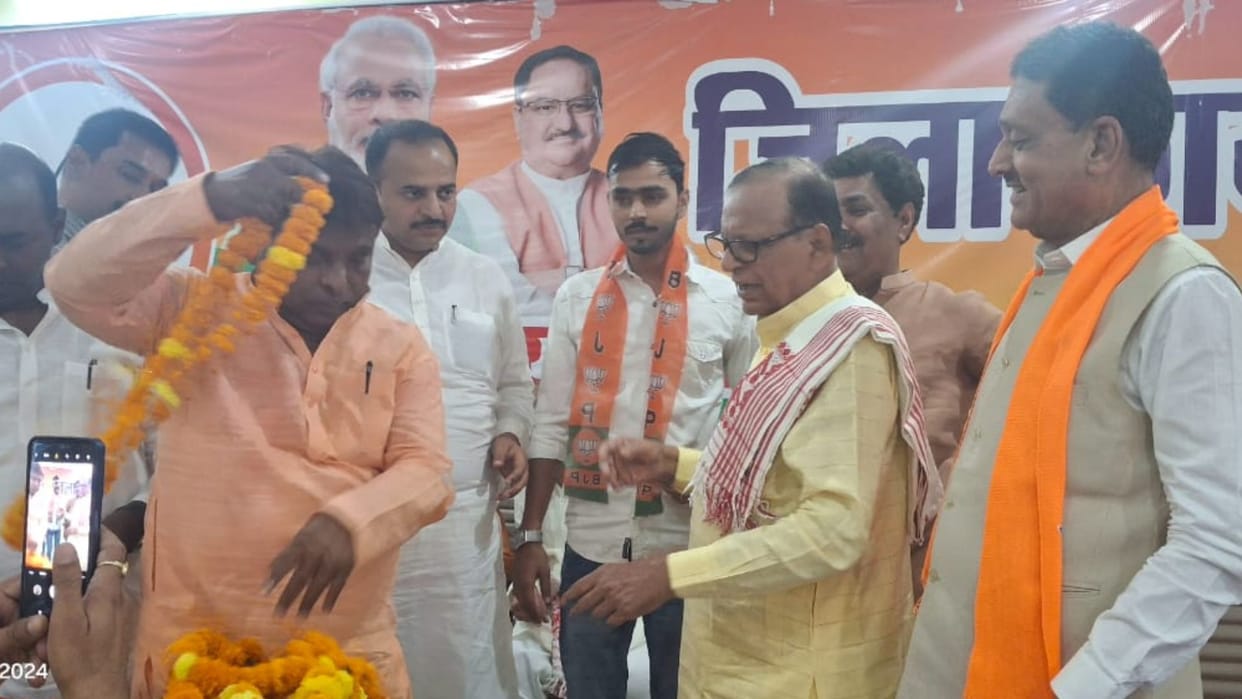 Former Congress MP santosh singh joins BJP in Azamgarh