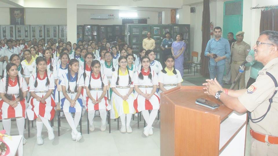 Police Ki Pathshala: Get correct information from newspaper, not from WhatsApp, SP City gave information