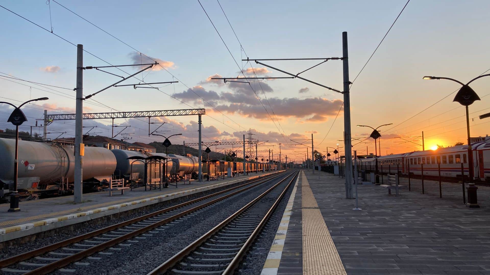 indian railway interesting facts know the difference between railway track and railway