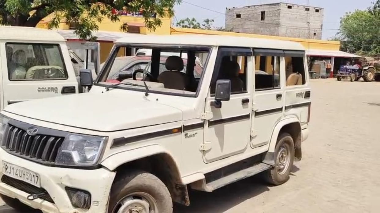 Bharatpur News: Stones pelted at police who went to catch cyber thugs, 3 policemen injured, thugs absconding