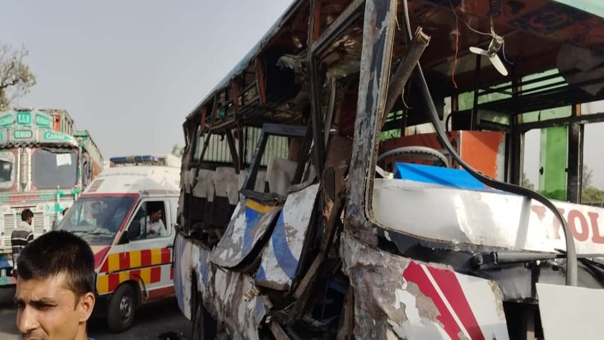Road accident in Unnao: eight Died and 19 people injured