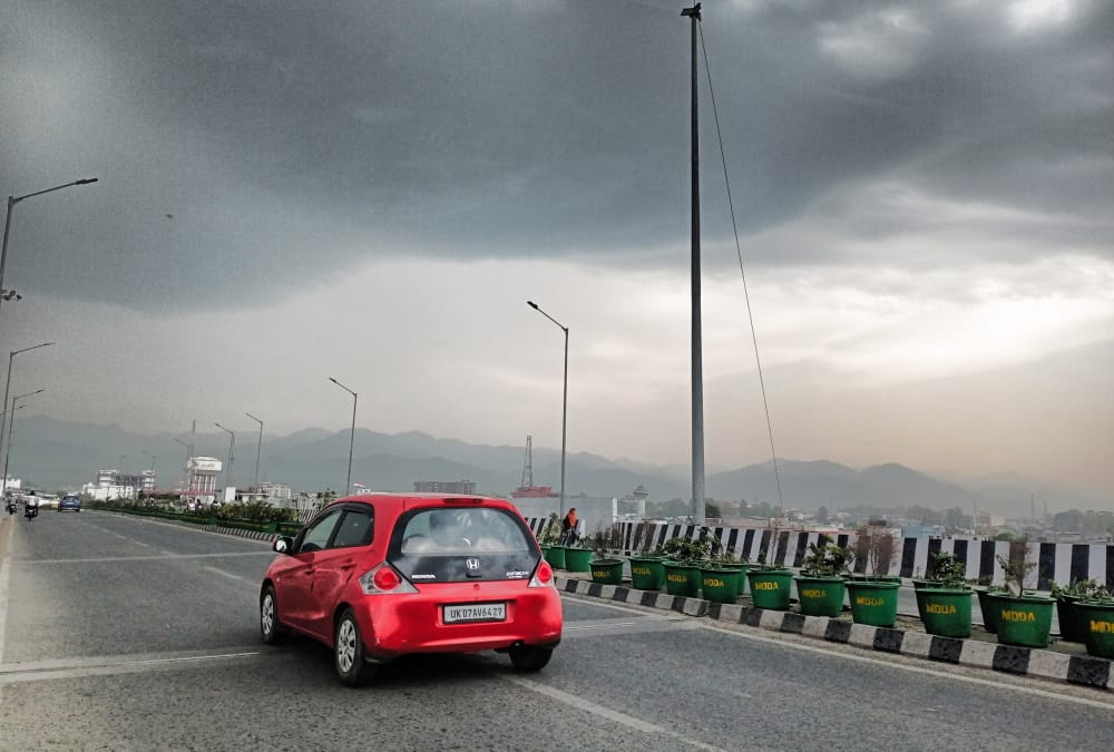 Uttarakhand Weather News Snowfall in high altitude areas including Kedarnath rain Watch photos