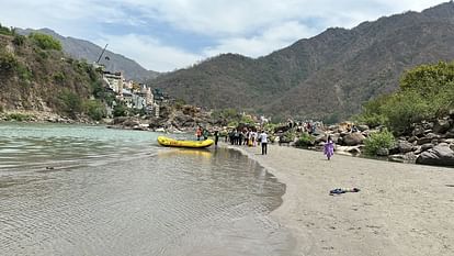 Rishikesh News Tourist Boy and Girl Drown into Ganga River During Snan