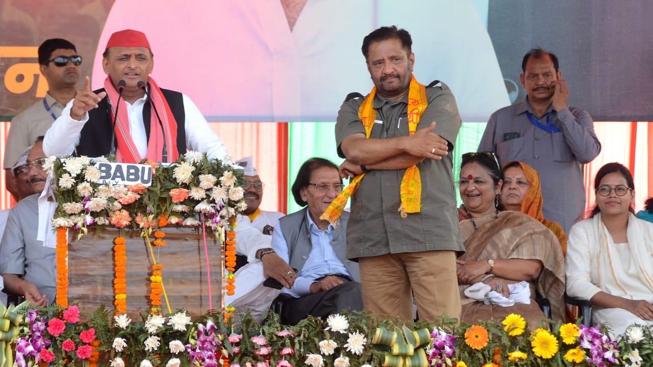 cm yogi adityanath targets sp and congress akhilesh yadav taunt on bjp in bareilly