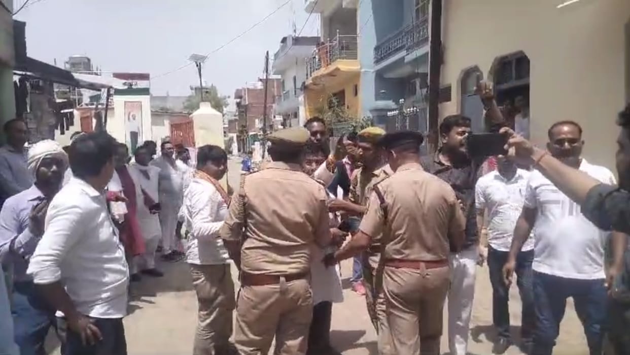 Amethi: Clash between Congress and BJP activists in Amethi.