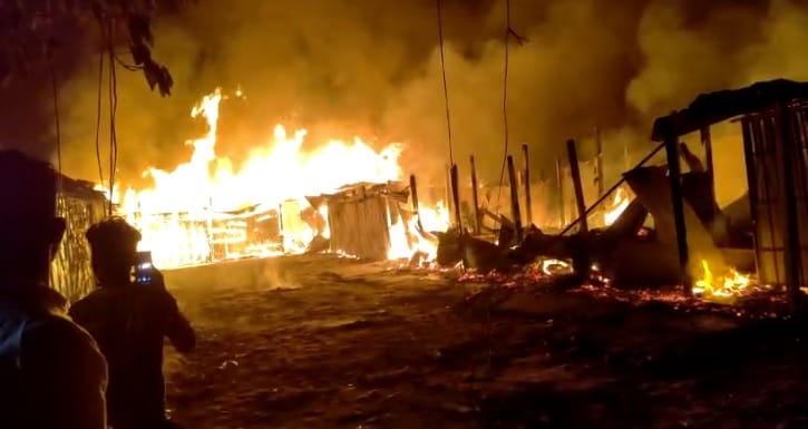 Bihar News: A massive fire broke out in Khushkibagh fruit market of Purnia; Fire caused by firecrackers