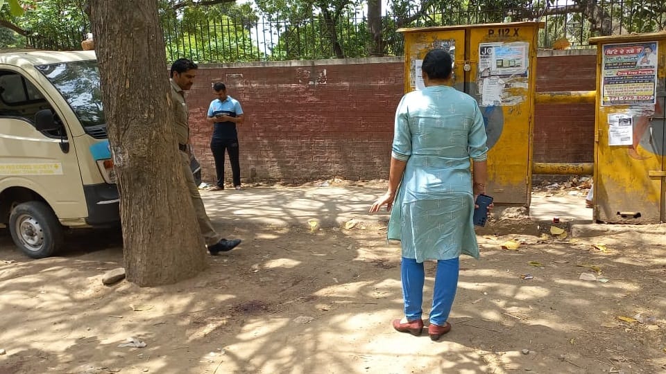 Man cut his neck with knife in Chandigarh