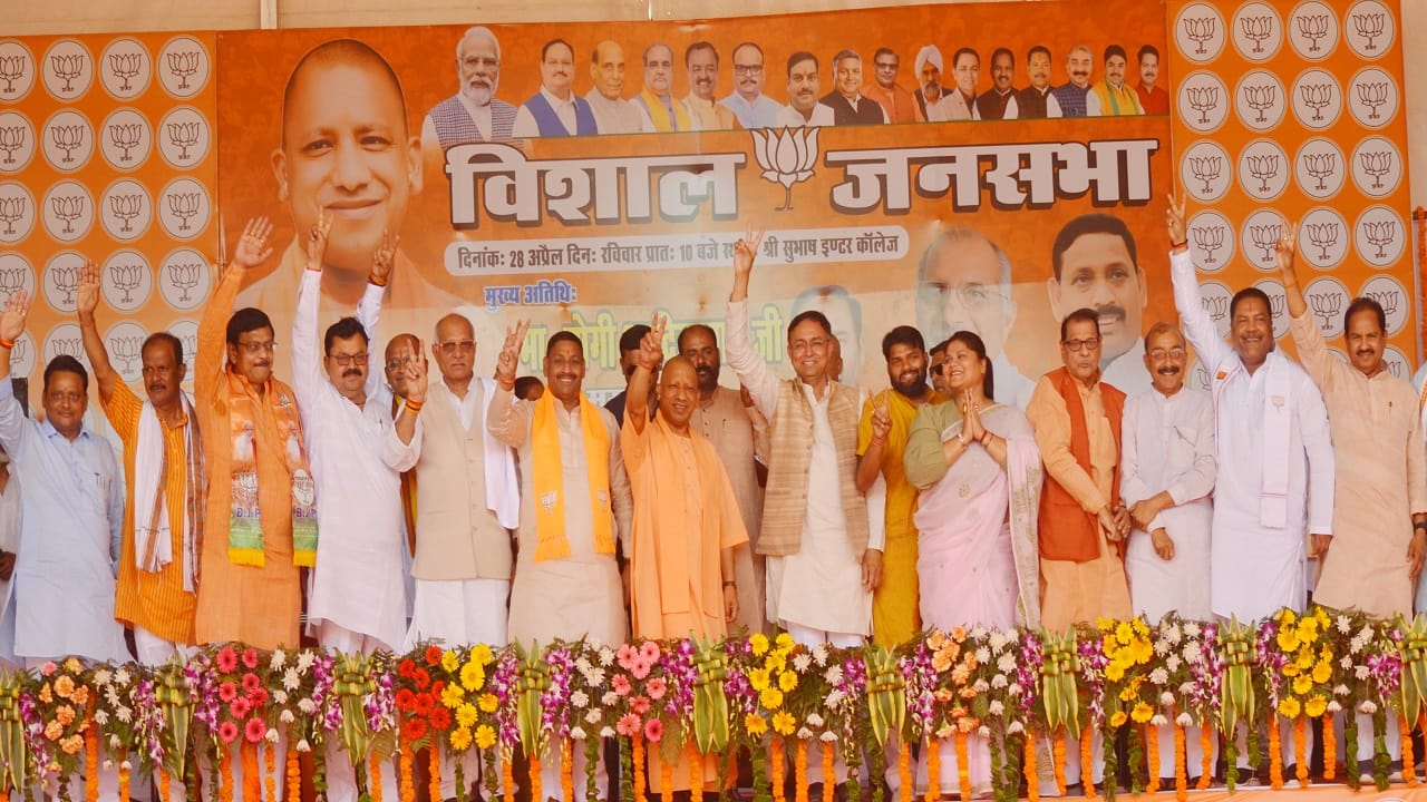 cm yogi adityanath targets sp and congress akhilesh yadav taunt on bjp in bareilly