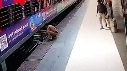 Roorkee: चलती ट्रेन में चढ़ते समय गिरा युवक, जान पर खेलकर महिला कांस्टेबल ने बचाई जान, सोशल मीडिया पर छाईं Young man fell while boarding a moving train women constable saved his life laksar Roorkee Uttarakhand
