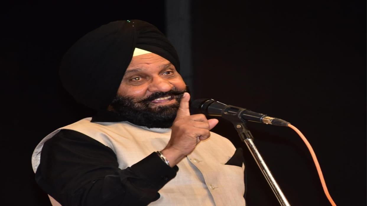 In the comedy kavi sammelan in Gorakhpur, the witty style of poet Pratap Faujdar tickled the people