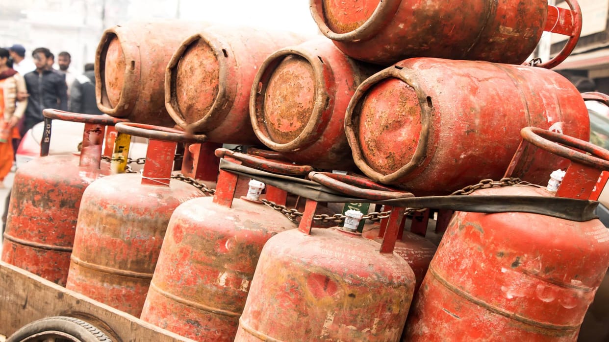 Delhi Crime Branch busts LPG hoarding racket in Ranhola 459 cylinders seized