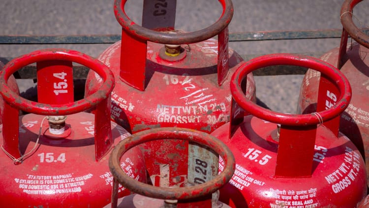 LPG Crisis : गैस संकट के बीच उत्तराखंड में नई व्यवस्था,  घर-परिवार में शादी है तो मिलेगा अस्थाई गैस कनेक्शन