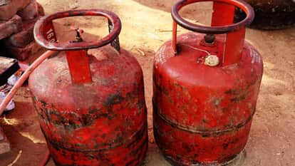 Inflation Gas cylinders available in Kashi after 25 days weight and rate urges people to ignore rumors
