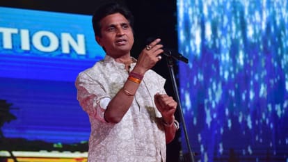 Kumar Vishwas reached Allahabad University in alumni meet