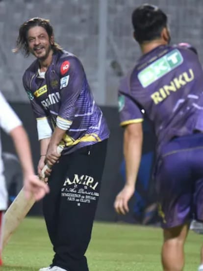 IPL 2024, Shah Rukh Khan, AbRam, plays cricket, KKR star, Rinku Singh, KKR Training Session, Video V