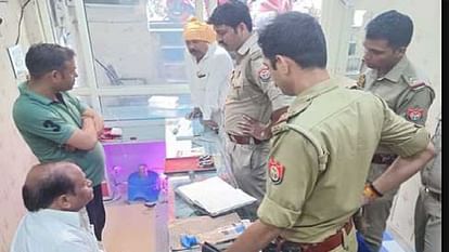 Thieves became active in Agra broke into a jeweler's shop near Taj