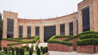 Communal slogans and caste based abuses found written on the walls of JNU