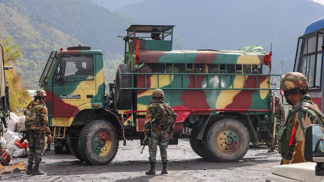 Jammu Kashmir : Terrorists hiding in forests of Poonch attacked SOG changing their hideout
