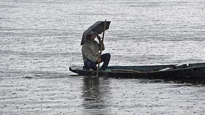 Weather Update: उत्तरी कश्मीर में भारी बारिश-बर्फबारी में से जनजीवन प्रभावित, कई जगह जलभराव, स्कूल रहे बंद heavy rain caused water logging on iconoic boulevard in srinagar