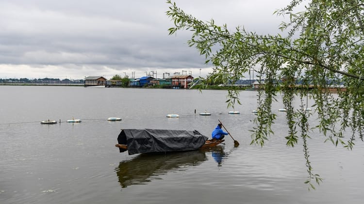 Jammu Kashmir: अप्रैल में टूटा बारिश का रिकॉर्ड, 10 फीसदी फसलों को नुकसान; सब्जियों के लिए भी आफत बनी बरसात