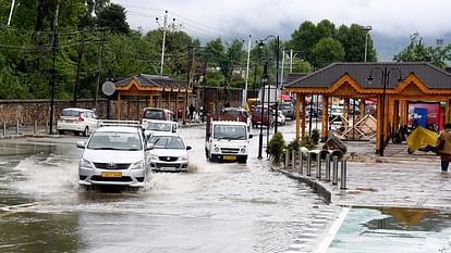 heavy rain caused water logging on iconoic boulevard in srinagar