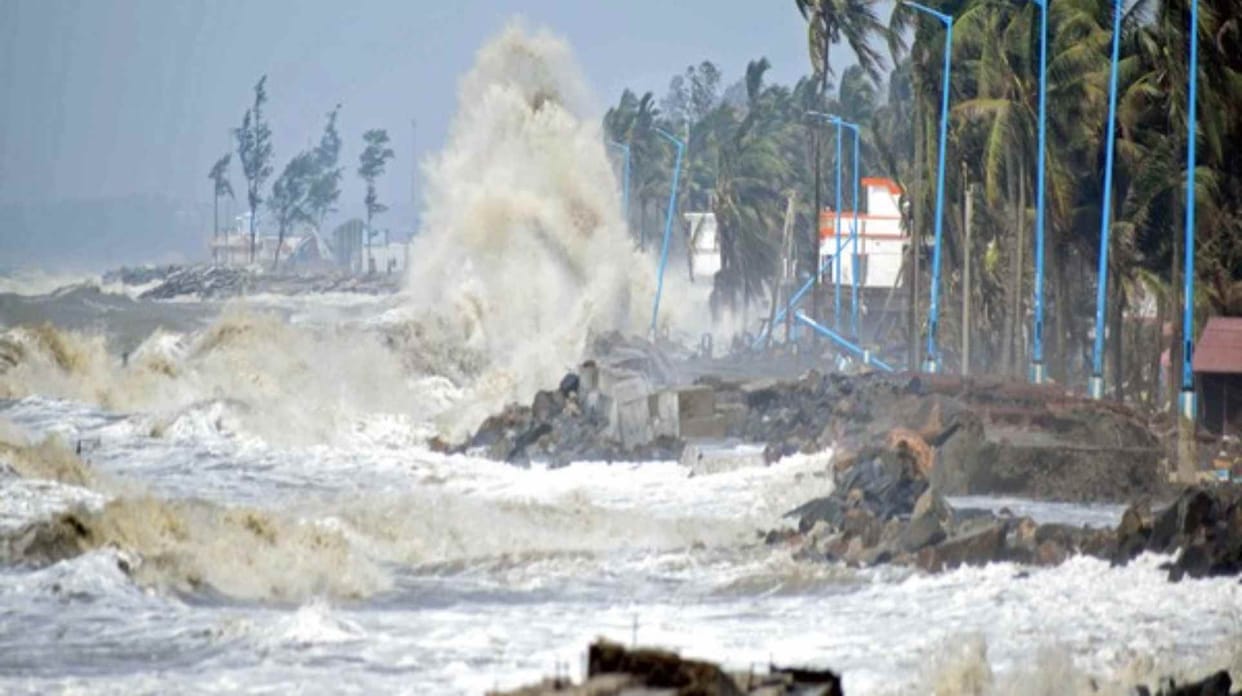 Kallakkadal phenomenon threatens Kerala and southern Tamil Nadu coastlines