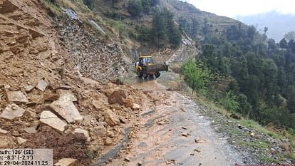 heavy rain caused water logging on iconoic boulevard in srinagar