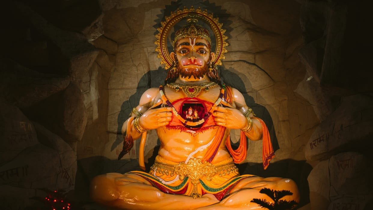 Hanuman worship on tuesday know chalisa and aarti in hindi