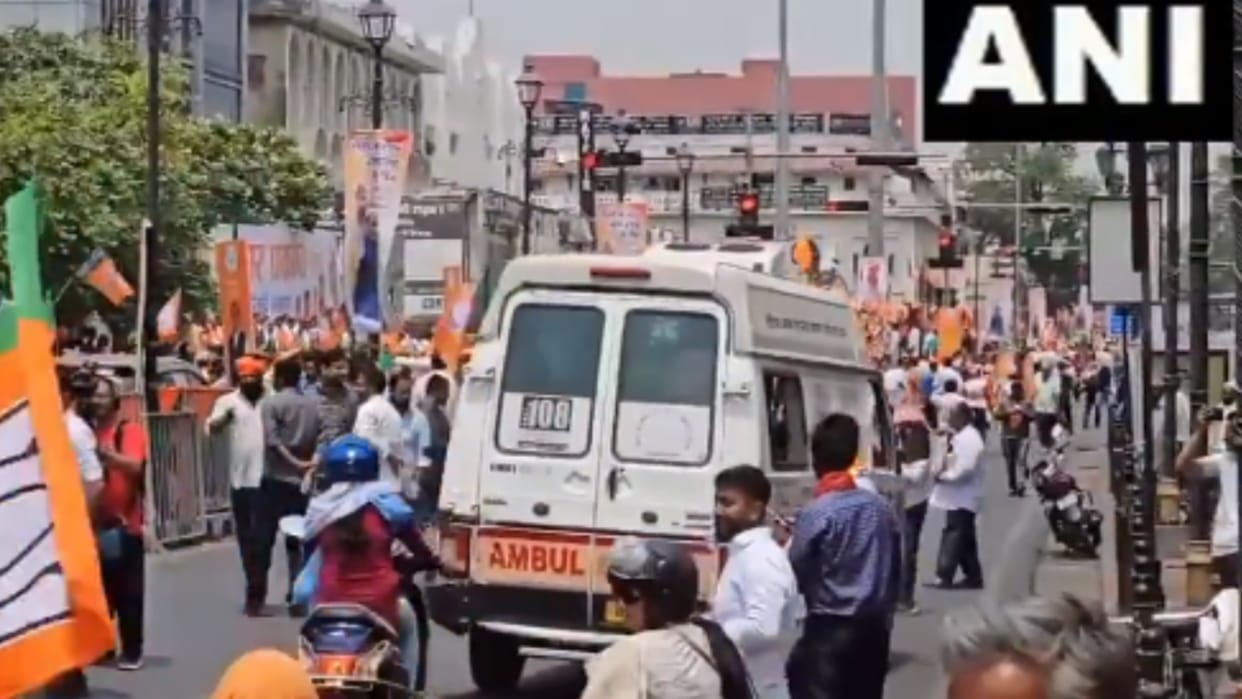 Smooth passage was created for an Ambulance during the roadshow of Rajnath Singh, in Lucknow.