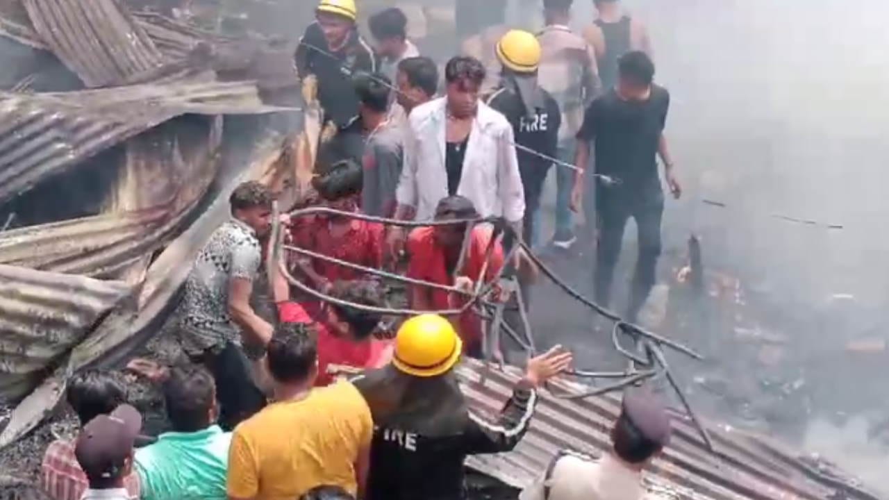 Uttarakhand Forest Fire Massive Fire Incident in Dehradun Khud Buda Mohalla Huts Burnt to Ashes News in Hindi