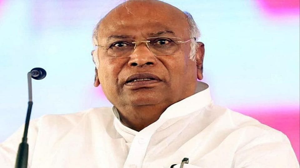 Lok Sabha elections Mallikarjun Kharge will hold meetings in Maharajganj-Bansgaon and Rahul in Jhansi
