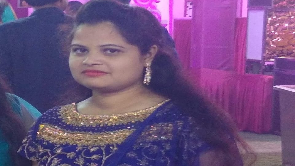 accident in Hapur Uncontrolled car crushed four women one died