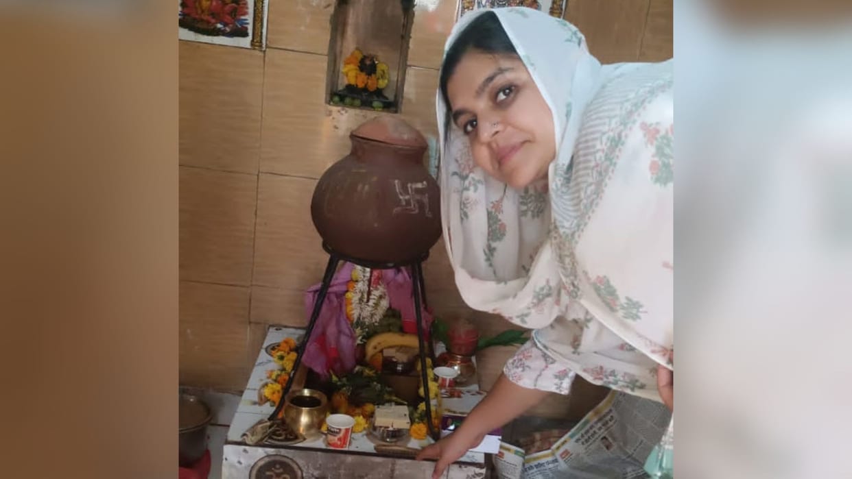 Lok sabha Election afzal ansari Daughter Nusarat worship in hindu temple
