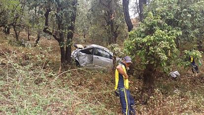 Mussoorie Road accident car fell into a ditch three people were death Uttarakhand News in hindi