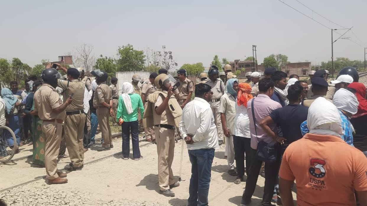 villagers Uproar over closure of railway crossing in Chandauli