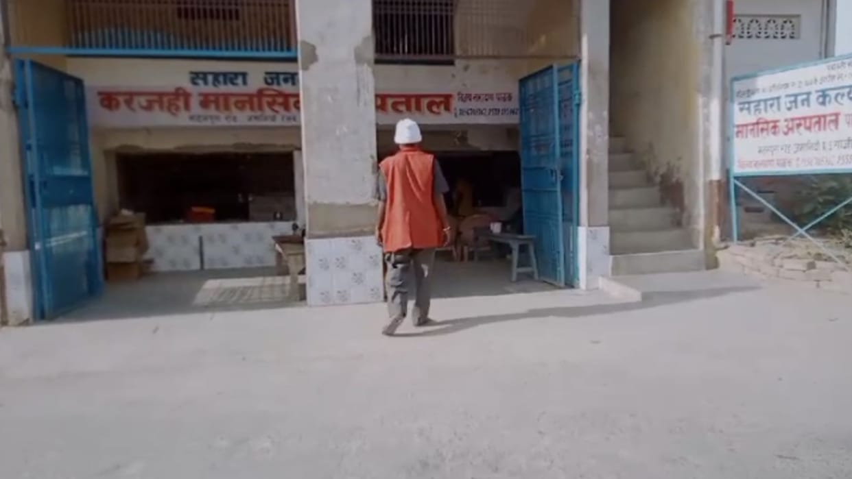 Patient died due to neck compression while wearing handcuffs in mental hospital in Ghazipur