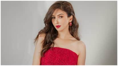 Dhurandhar film actress saumya tandon shared her chilhood photos on social media