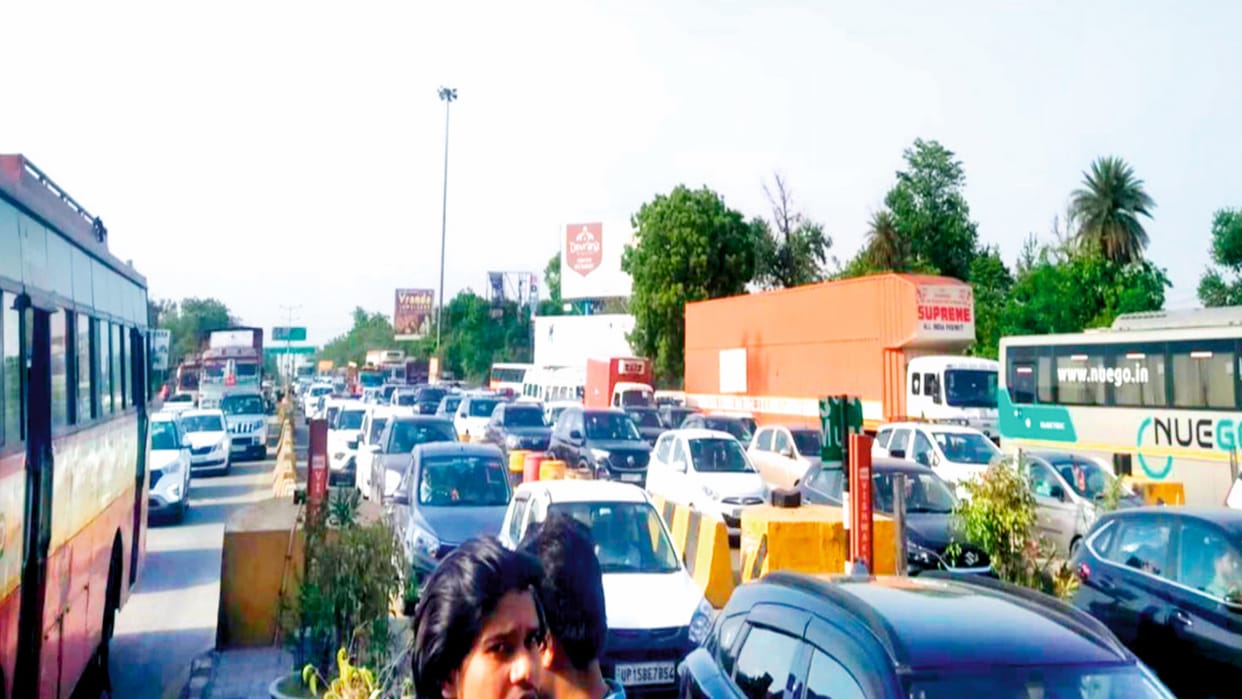 Tourists returned from hilly areas after long weekend, Jam from toll to highway