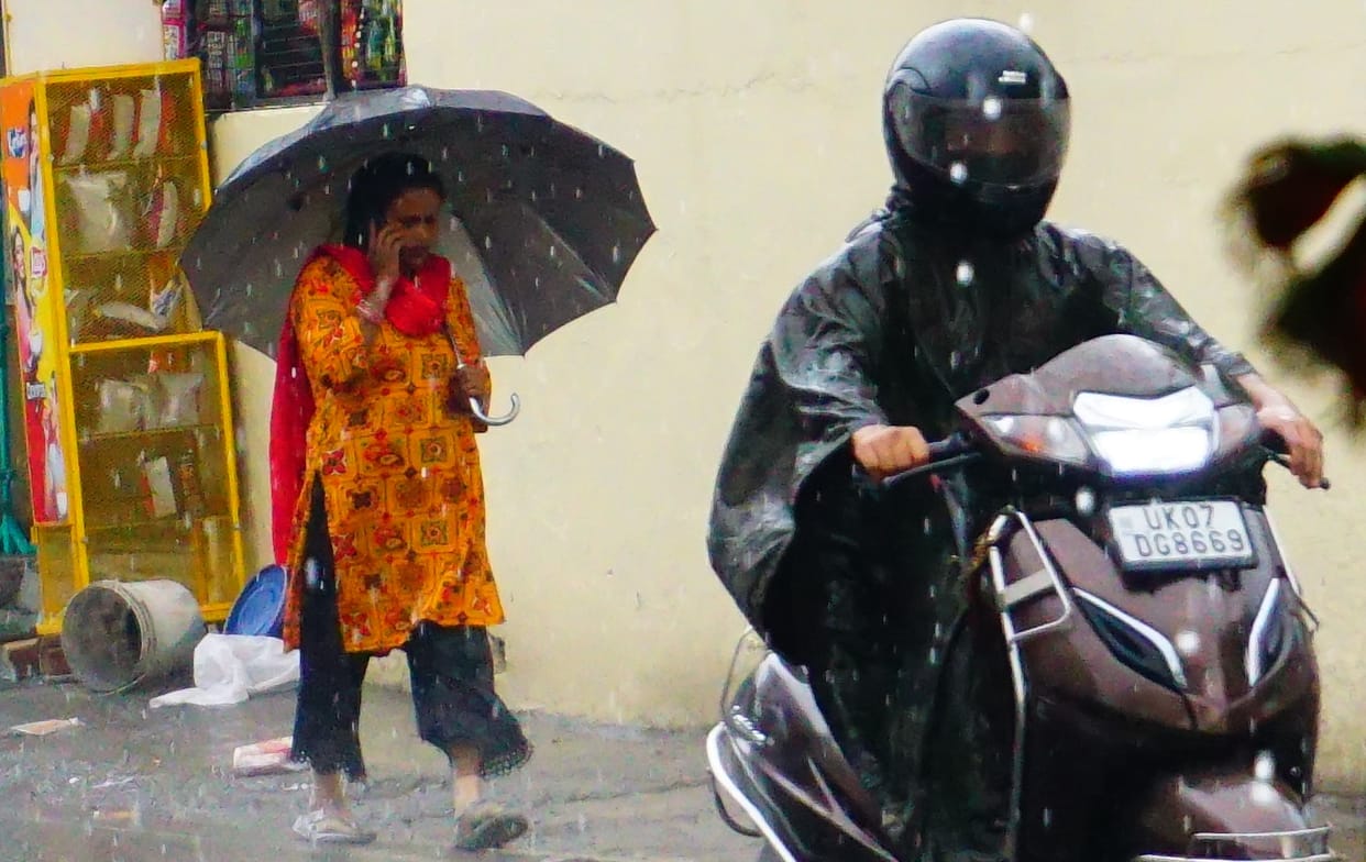 Uttarakhand Weather Update IMD yellow alert of storm and rain in five districts Today