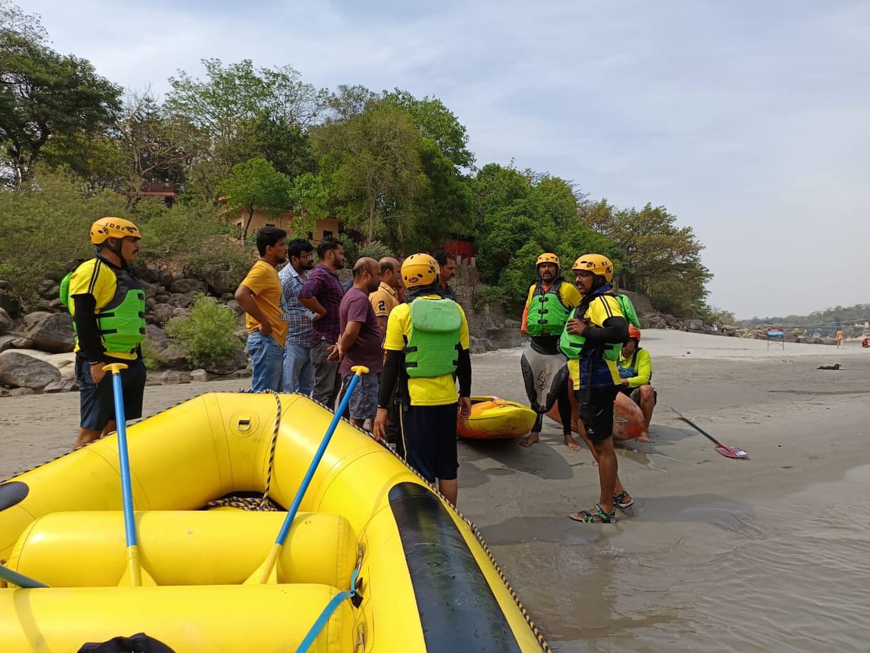 Rishikesh News Search Operation continues for Noida youth and Pilibhit girl who drowned in Ganga