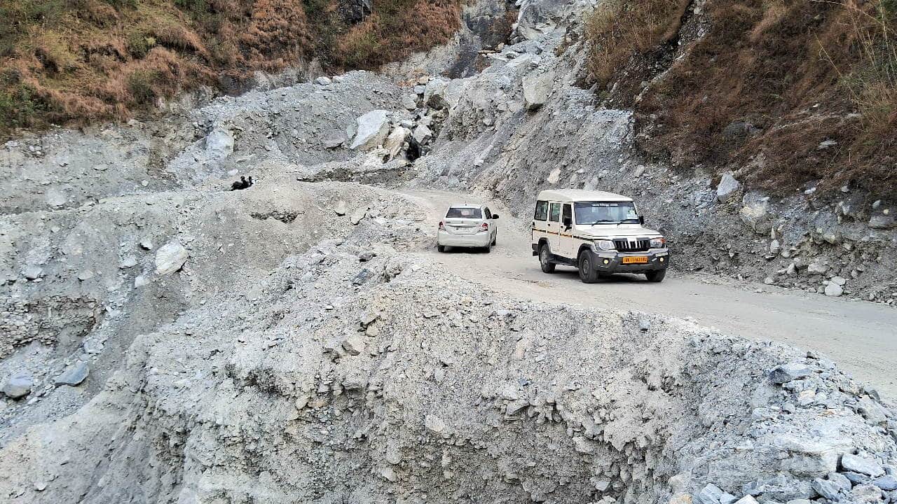Badrinath Highway is in bad condition devotees journey not be easy Ground Report Badrinath Chardham yatra 2024