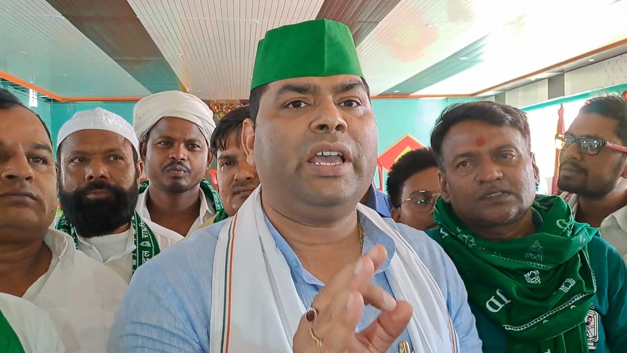Bihar News : RJD leader doctor already told that Covid vaccine can cause heart attack, what AstraZeneca admits