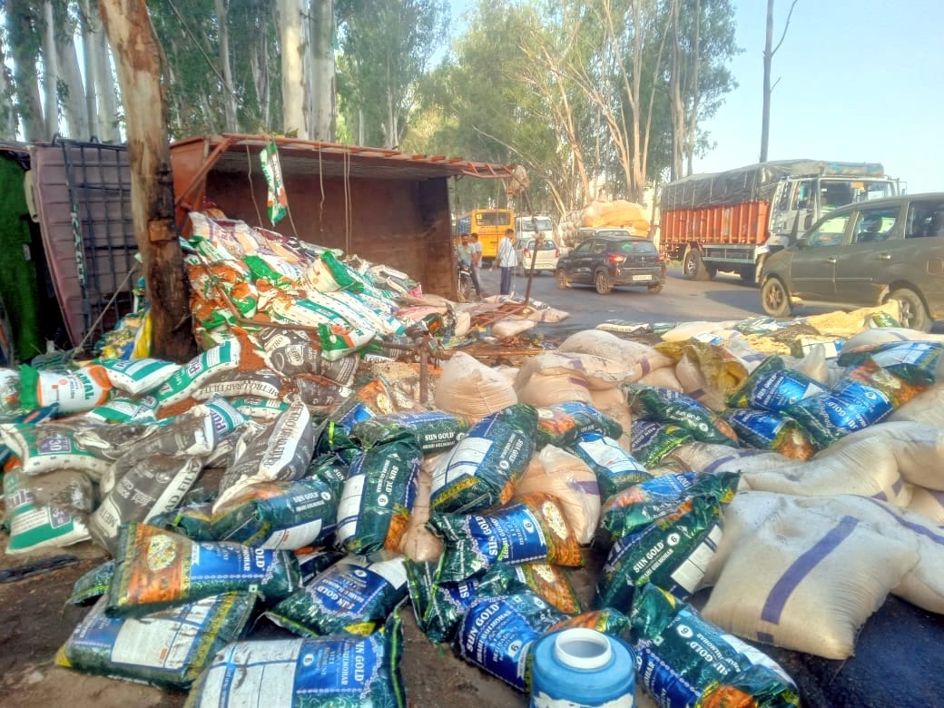 Truck overturns on car on Meerut Pauri National Highway near Bijnor and a person dies due to fire
