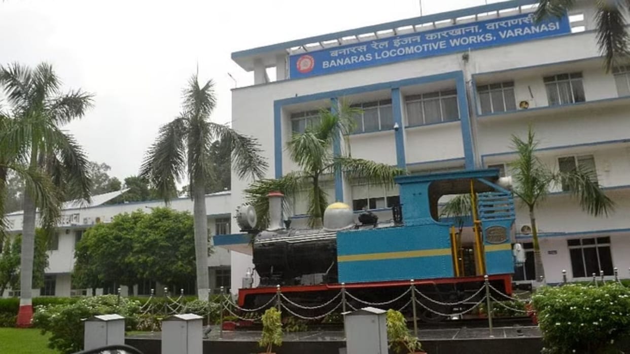 BLW Varanasi For second time two railway engines will be sent to Mozambique via waterway