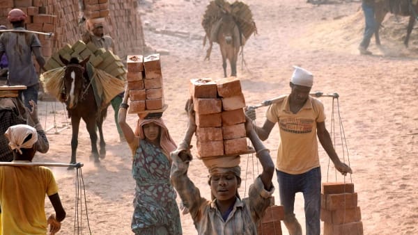 Uttarakhand: अब श्रमिकों से दस घंटे ही करा सकेंगे काम, न्यूनतम मजदूरी में बच्चों की शिक्षा खर्च का भी प्रावधान