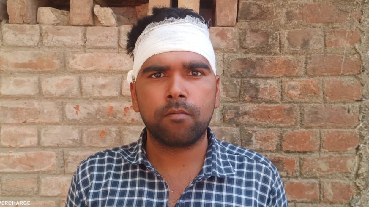 The criminal attacked the youth with the butt of a pistol for not paying the extortion money