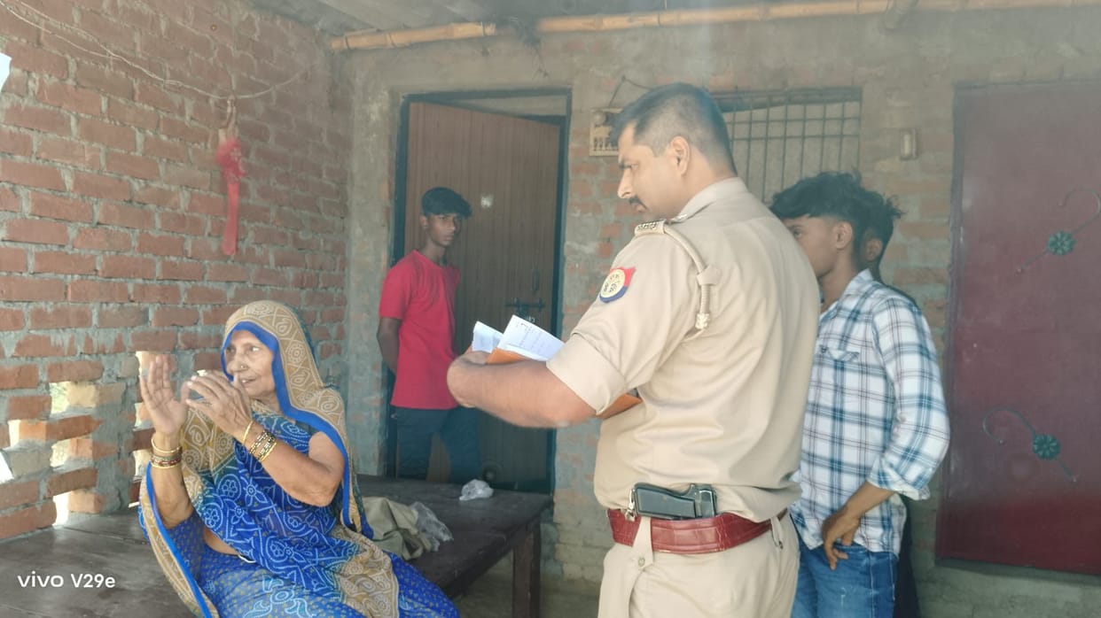 wife killed by attacking brick and husband tried to commit suicide in jaunpur