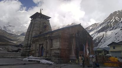 Uttarakhand Weather News Snowfall in high altitude areas including Kedarnath rain Watch photos