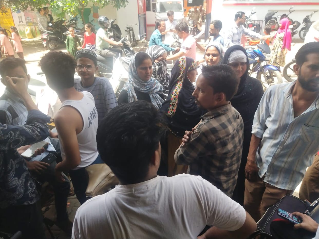 Meerut: Couple attacked with knife for protesting against molestation, fierce fight between the two parties